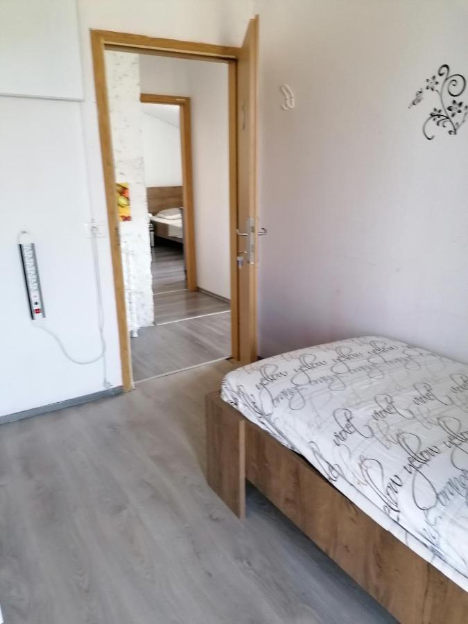 Sunflower Accommodation Любляна Экстерьер фото